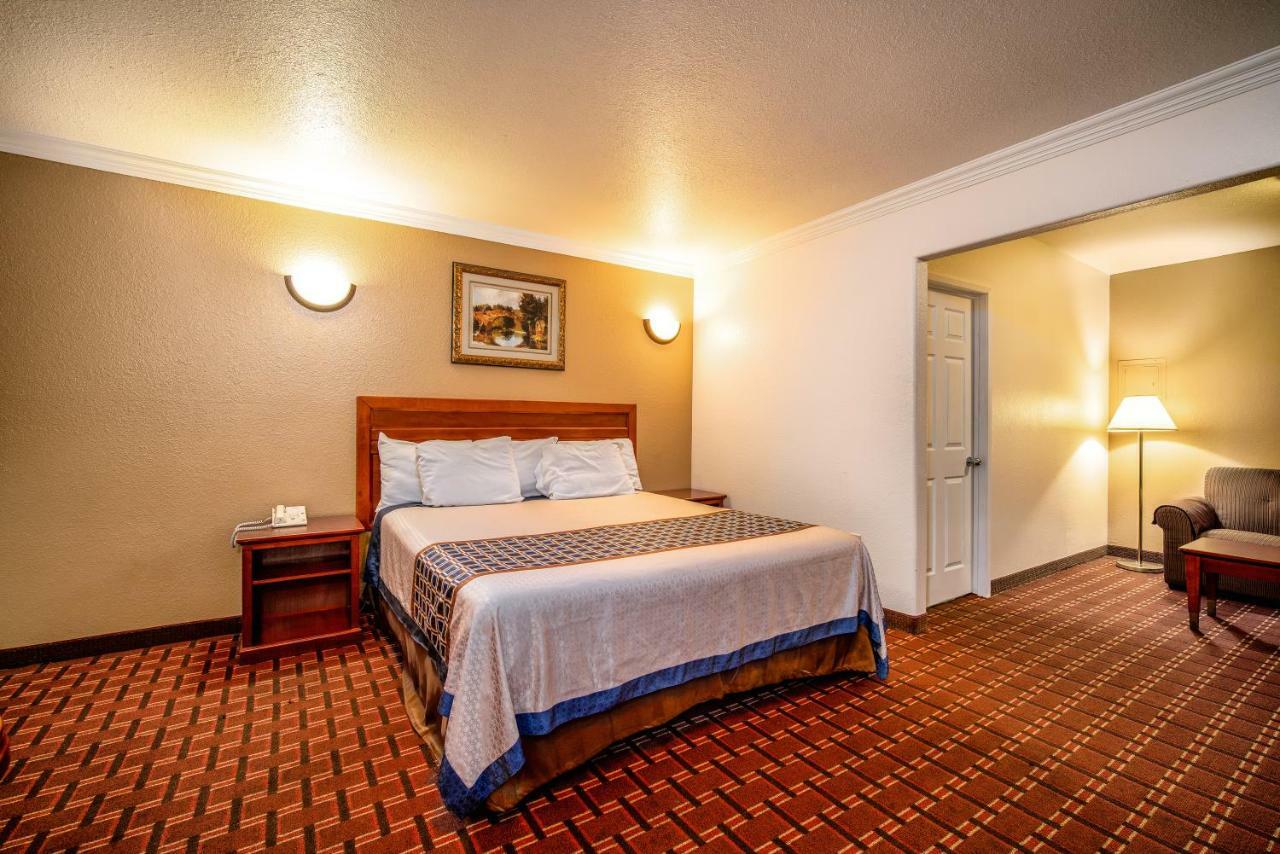 Regency Inn & Suites Downey Exterior photo